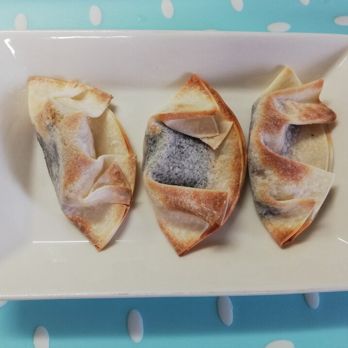 チョコとクリームチーズの餃子の皮で包み焼き